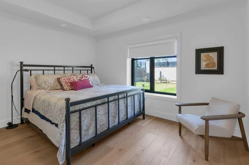 103 Elveden Court SW
