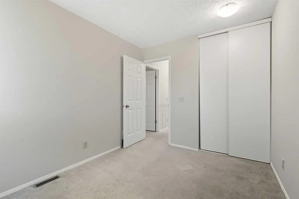12 Coachway Gardens SW