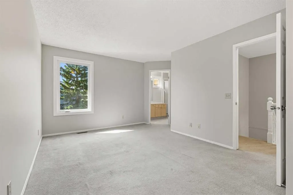 12 Coachway Gardens SW
