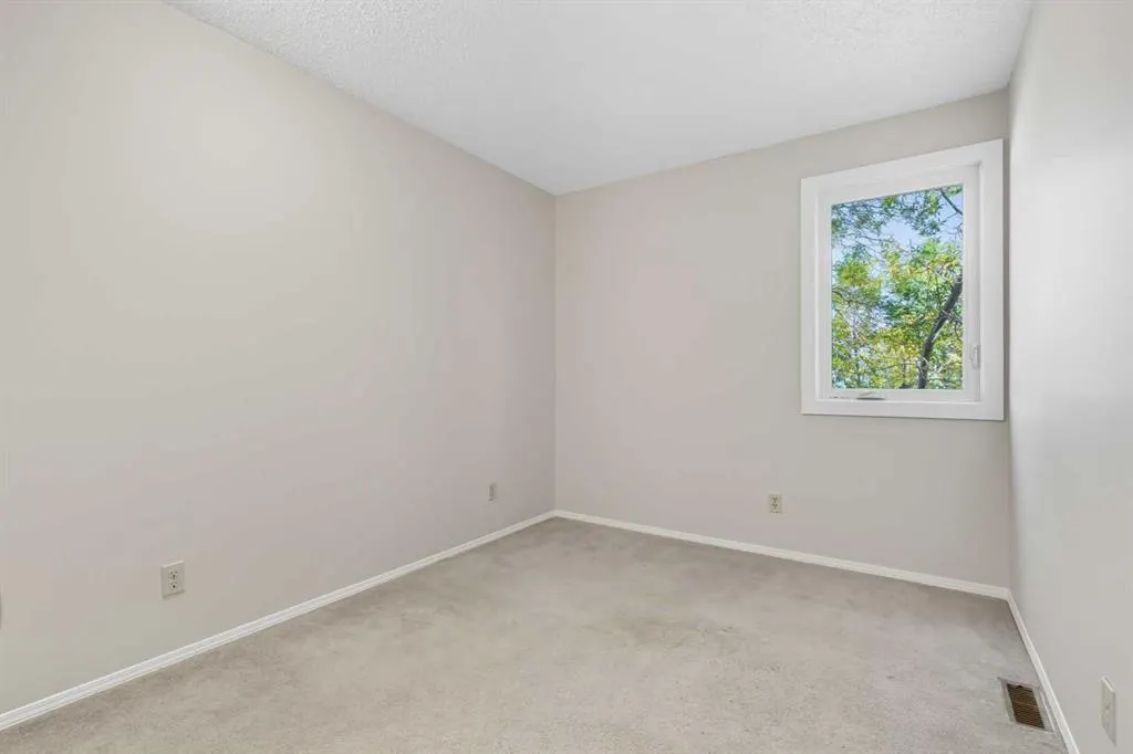 12 Coachway Gardens SW