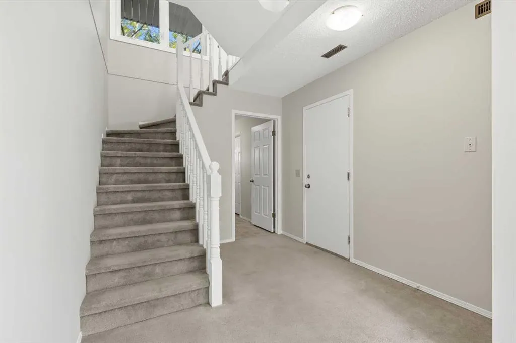 12 Coachway Gardens SW