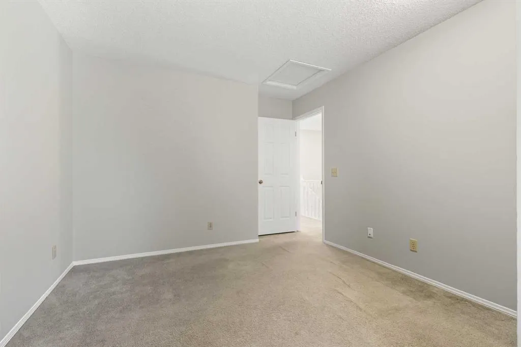 12 Coachway Gardens SW