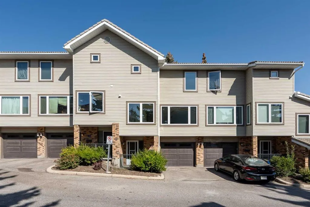 12 Coachway Gardens SW