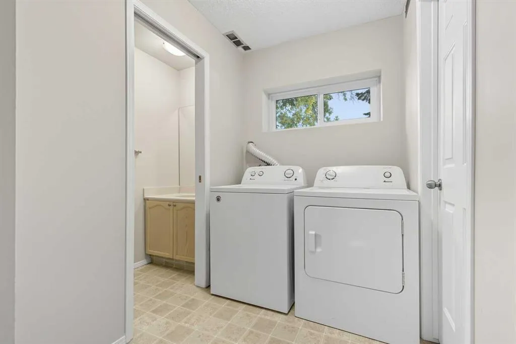 12 Coachway Gardens SW