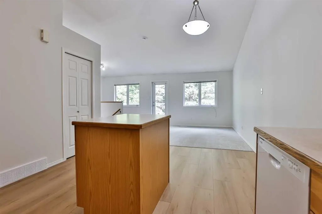 545 9 Avenue N, #4
