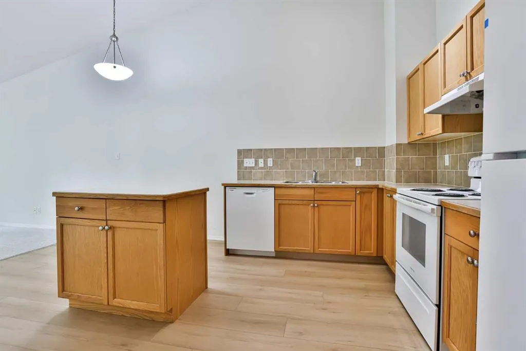 545 9 Avenue N, #4