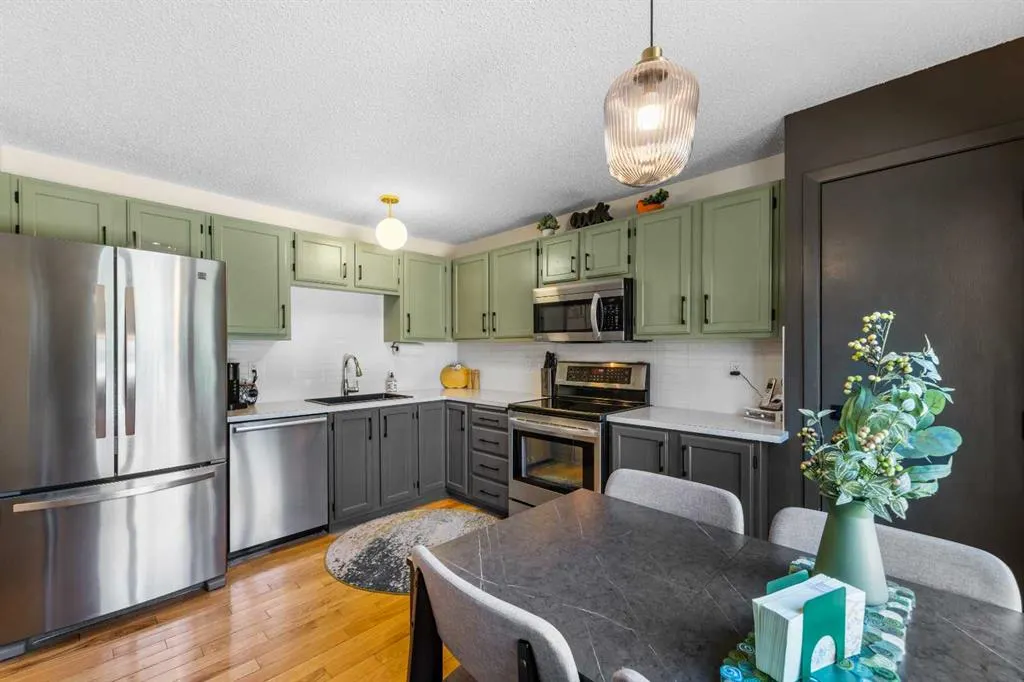210 Queenston Heights SE
