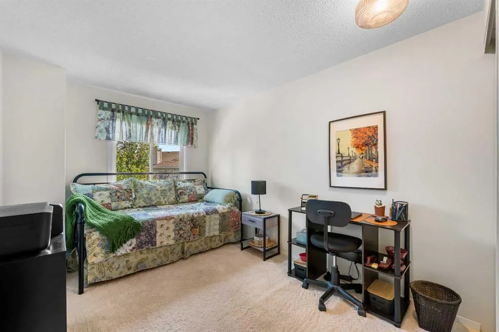 210 Queenston Heights SE