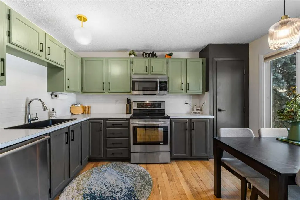 210 Queenston Heights SE