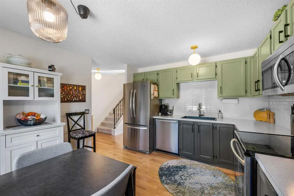 210 Queenston Heights SE