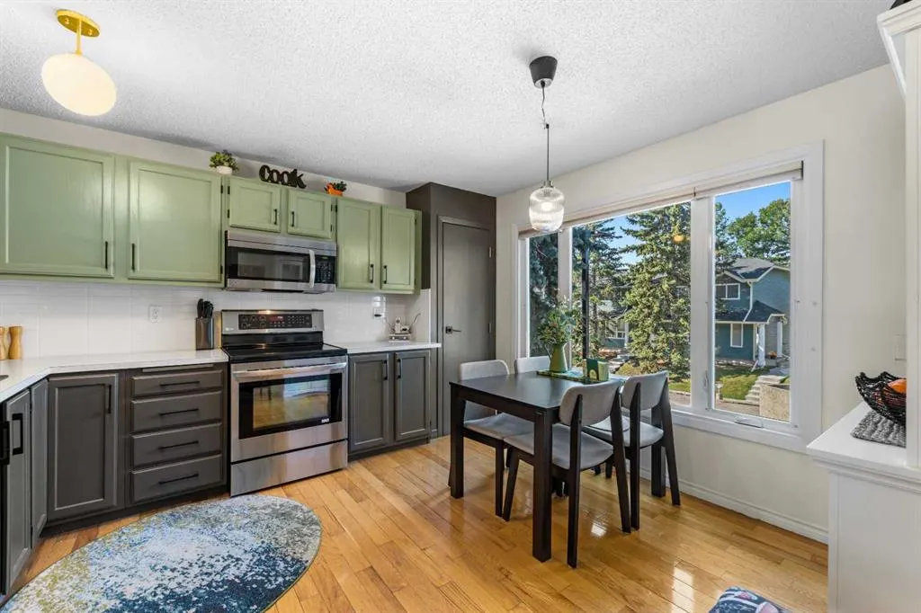 210 Queenston Heights SE