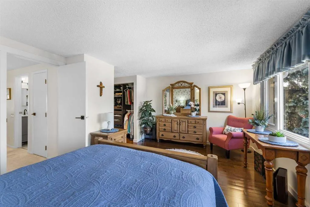 210 Queenston Heights SE