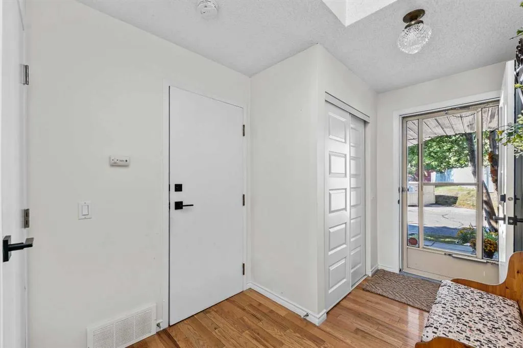 210 Queenston Heights SE