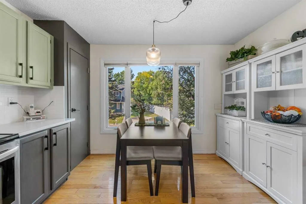 210 Queenston Heights SE