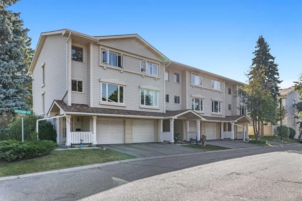210 Queenston Heights SE