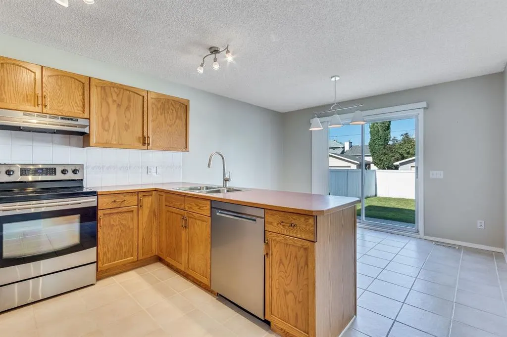 26 River Rock Crescent SE