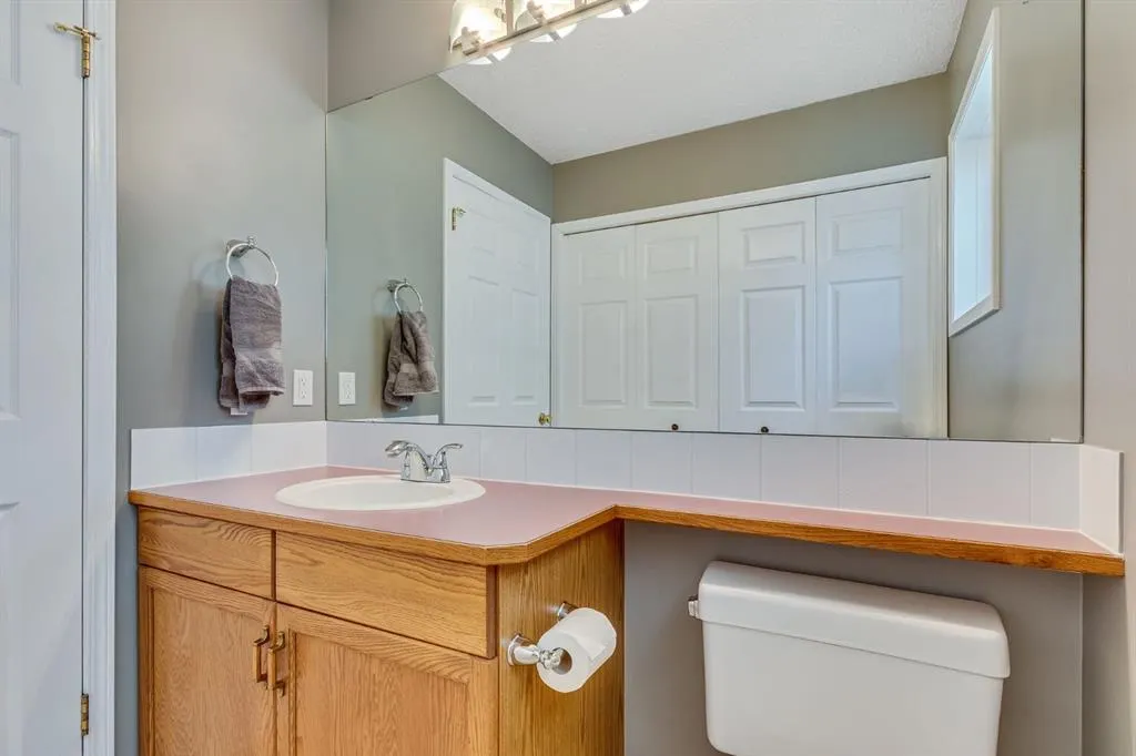26 River Rock Crescent SE