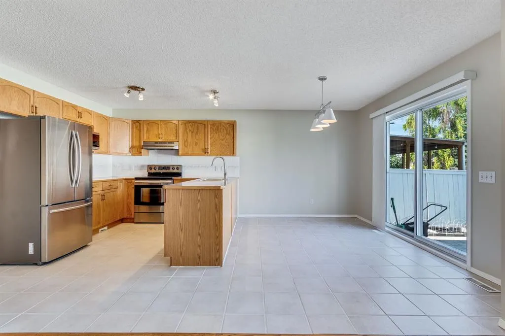 26 River Rock Crescent SE