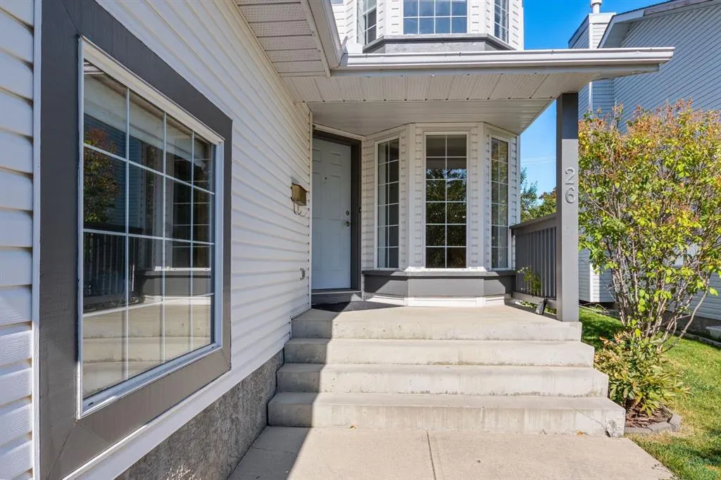 26 River Rock Crescent SE