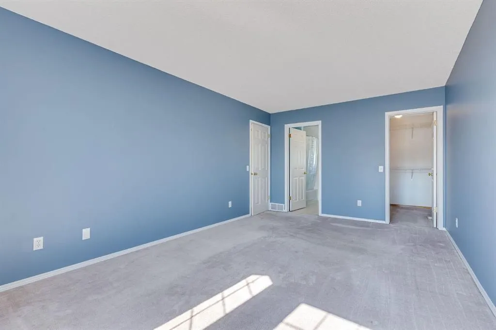26 River Rock Crescent SE