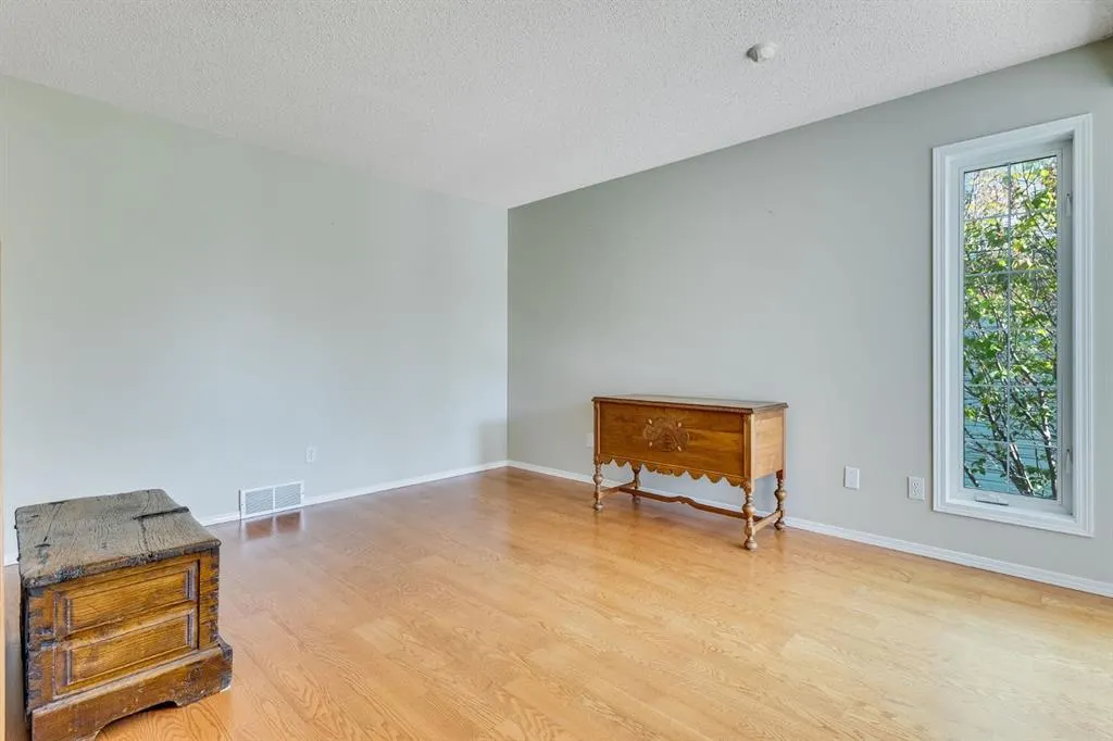 26 River Rock Crescent SE
