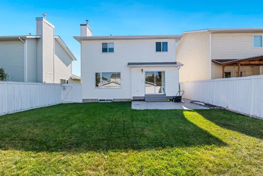 26 River Rock Crescent SE