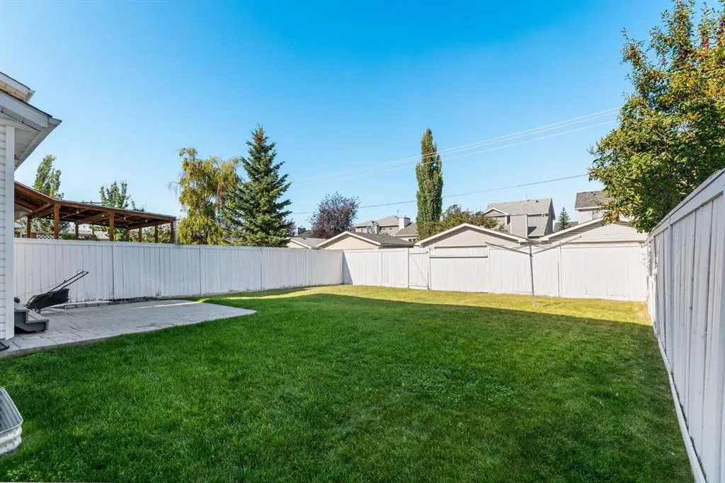 26 River Rock Crescent SE