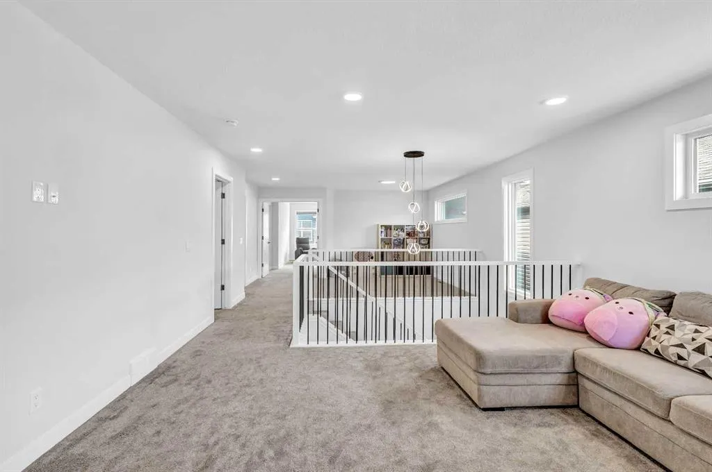 53 Amblehurst Gardens NW
