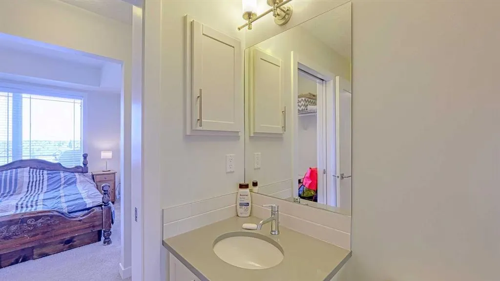 300 Auburn Meadows Manor SE, #403