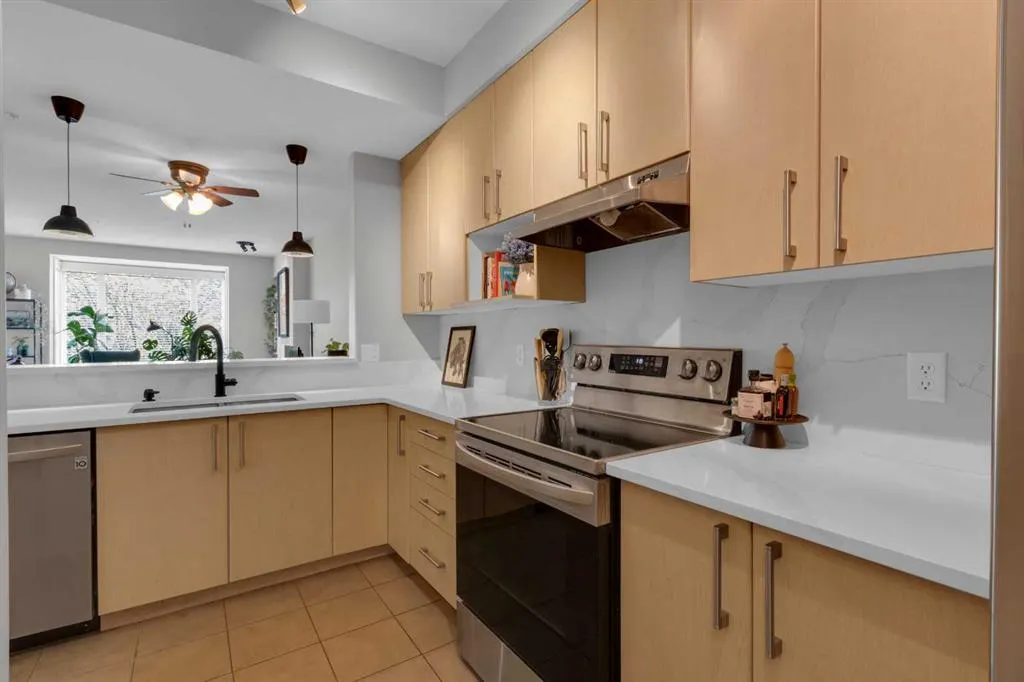 1000 Centre Avenue NE, #203