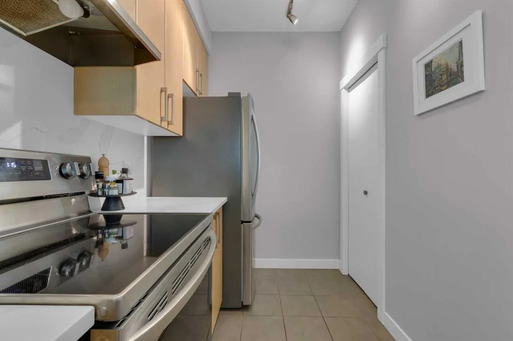 1000 Centre Avenue NE, #203