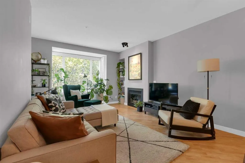 1000 Centre Avenue NE, #203