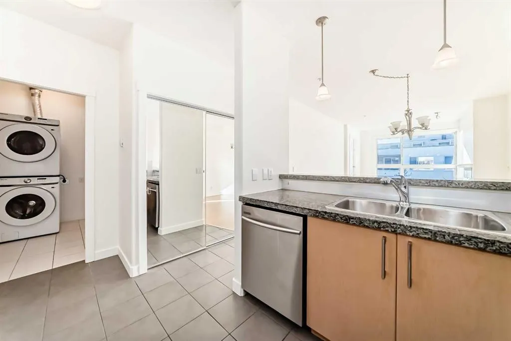 1010 Centre Avenue NE, #408