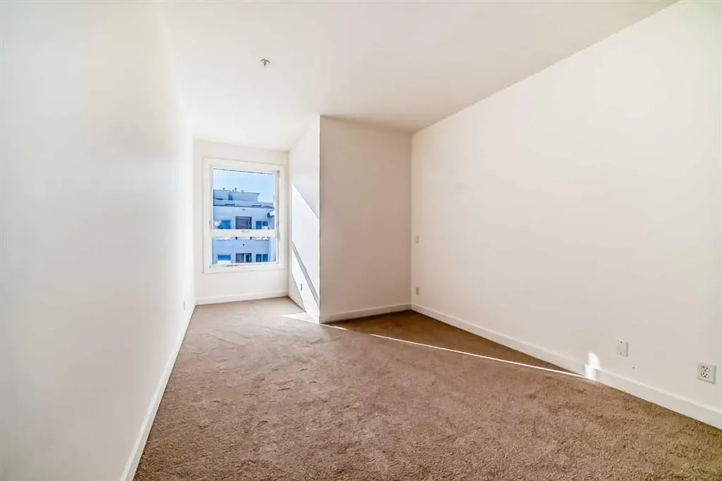 1010 Centre Avenue NE, #408