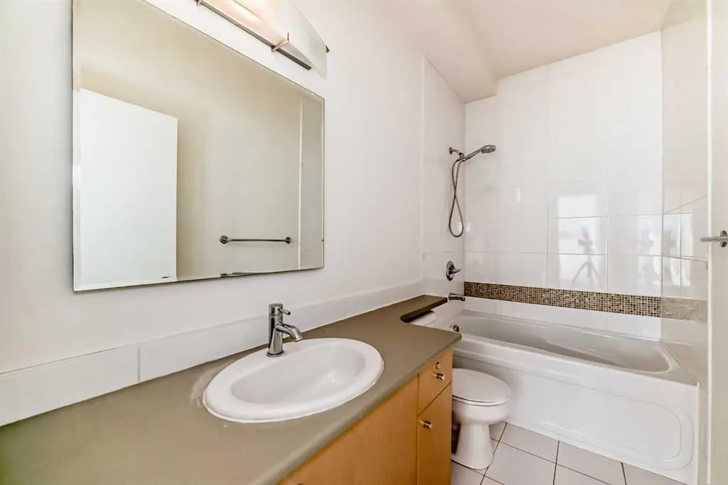 1010 Centre Avenue NE, #408