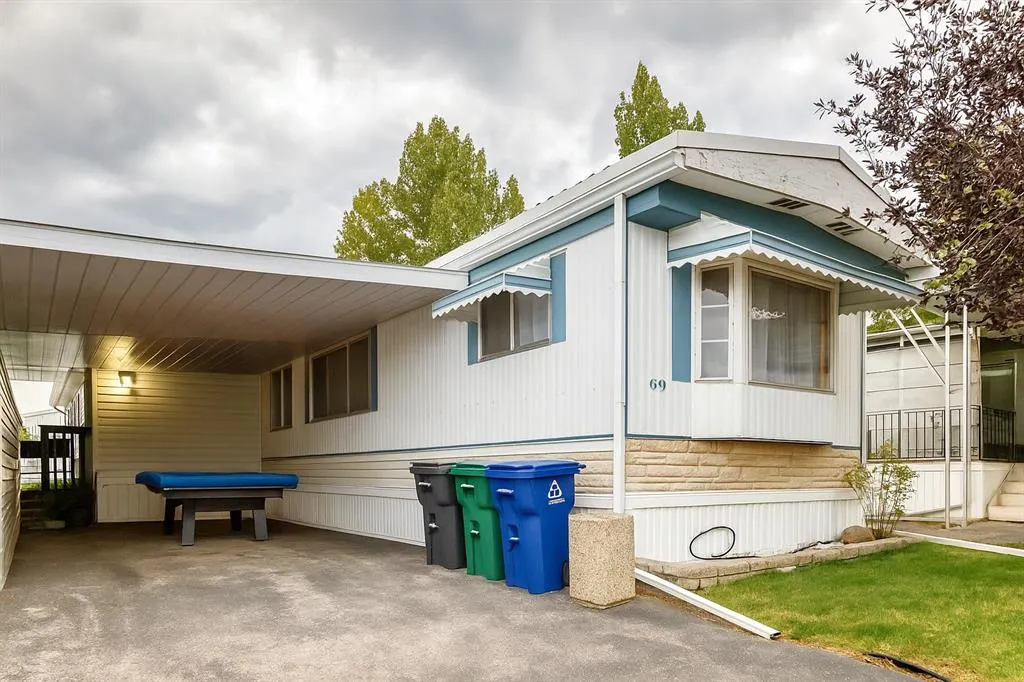 99 Arbour Lake Road NW, #69