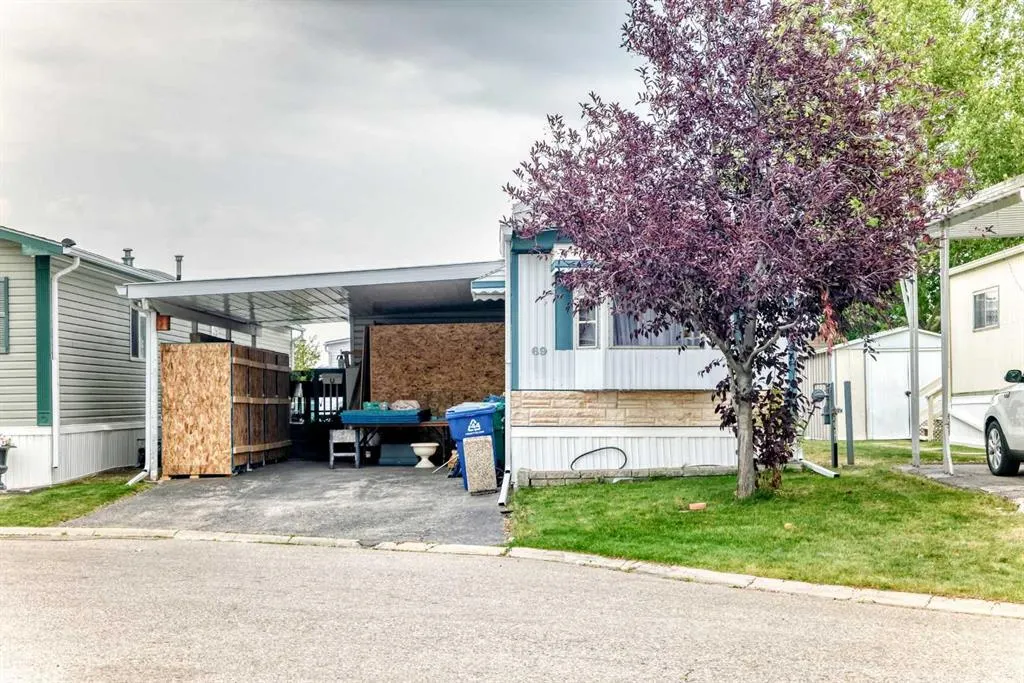 99 Arbour Lake Road NW, #69