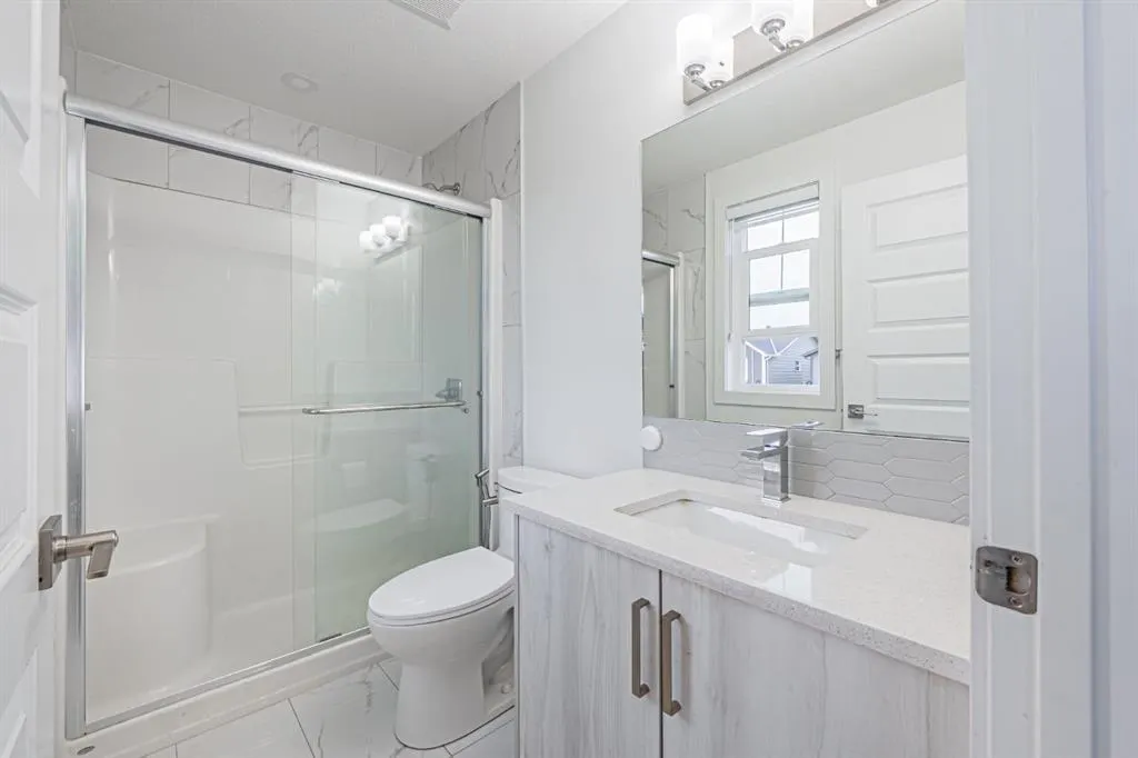 112 Midtown Close SW