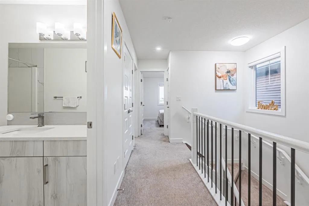112 Midtown Close SW