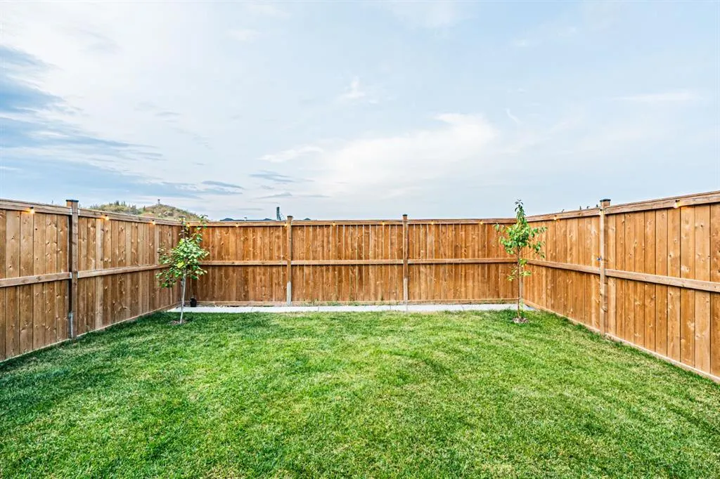 112 Midtown Close SW