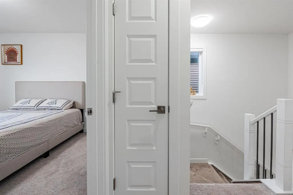 112 Midtown Close SW