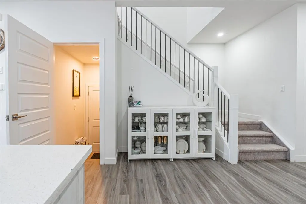 112 Midtown Close SW