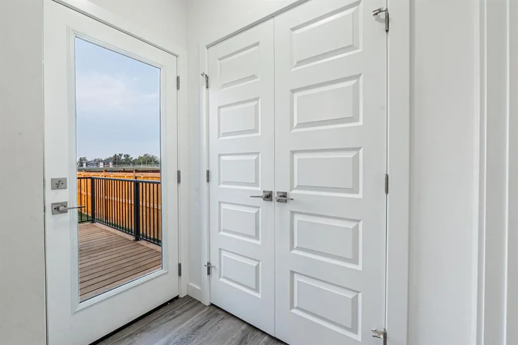 112 Midtown Close SW