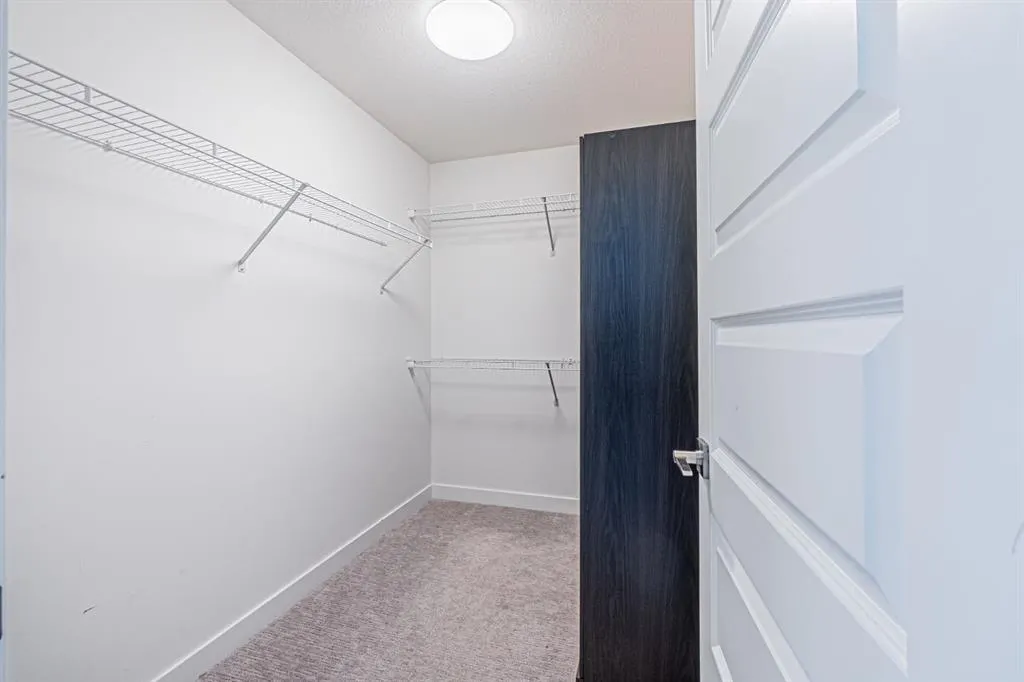112 Midtown Close SW