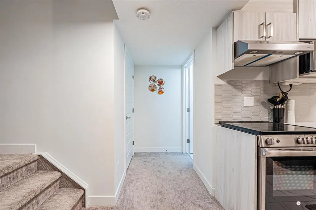 112 Midtown Close SW