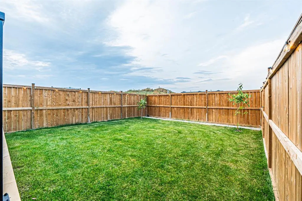 112 Midtown Close SW