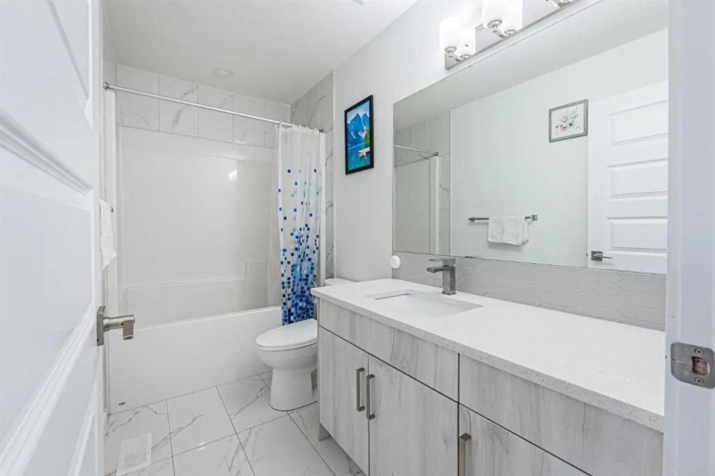 112 Midtown Close SW