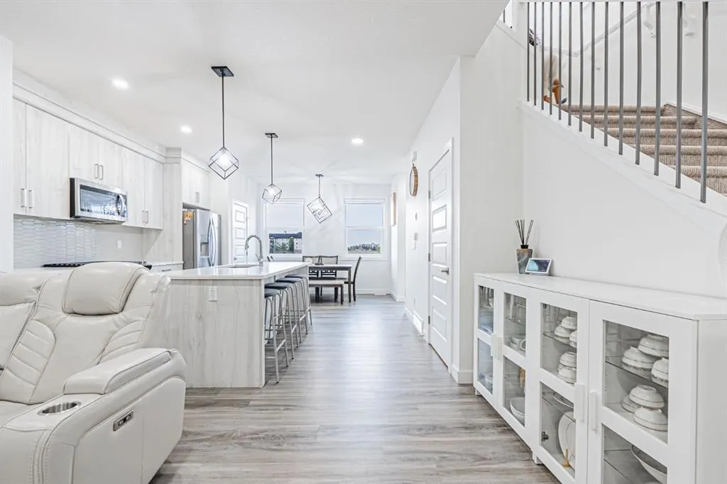 112 Midtown Close SW