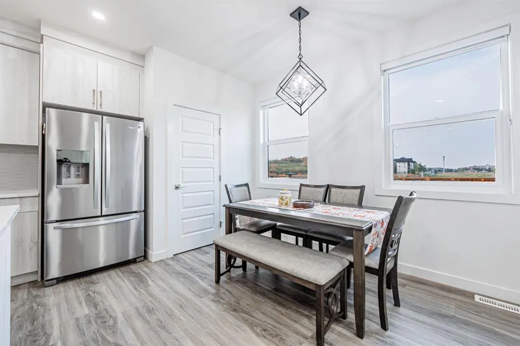 112 Midtown Close SW