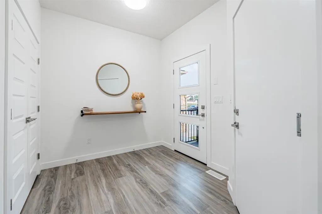 112 Midtown Close SW